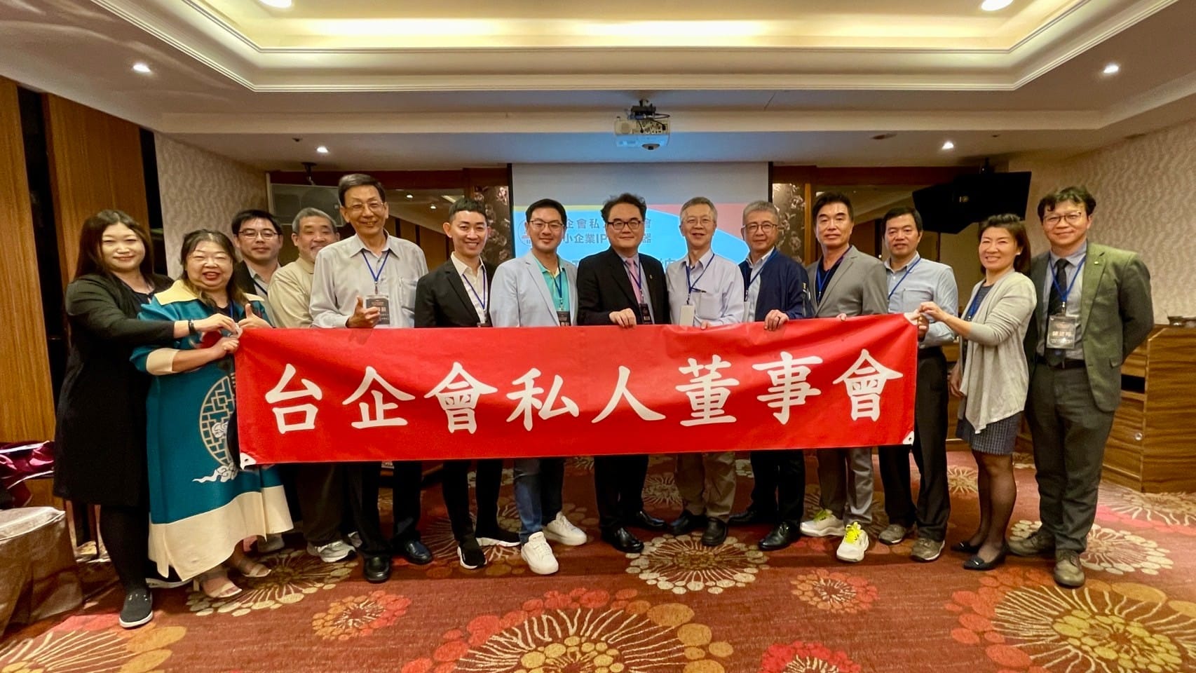 頂尖領袖總裁班七位重量級業界導師團合影。台企會/提供